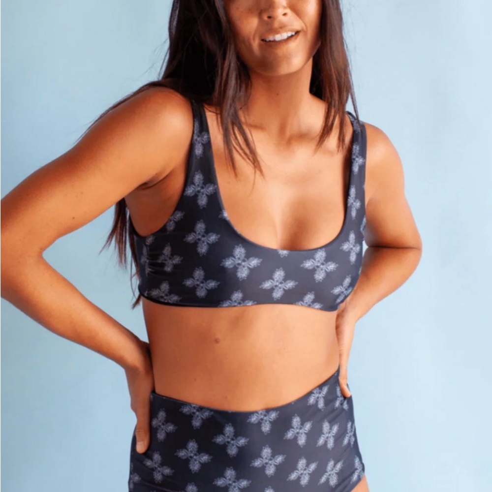Women's Black reversible Floral Scoop Bikini Top and High waisted bottoms